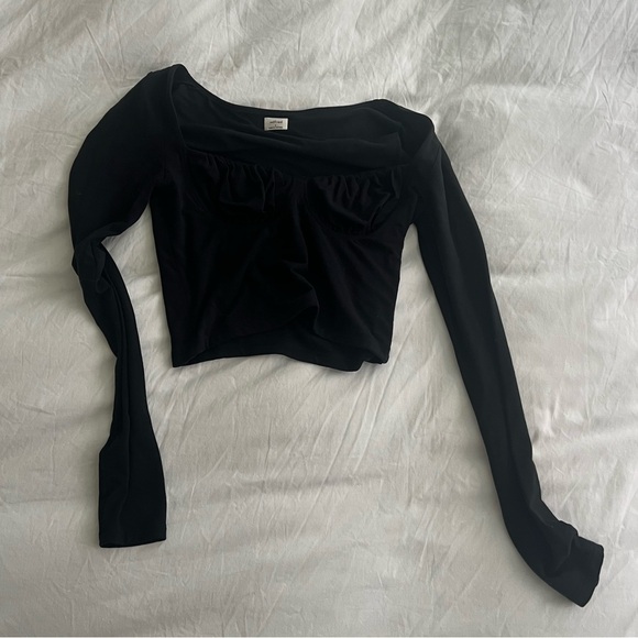 Aritzia Tops - Aritzia Wilfred Black Long Sleeve Crop Top